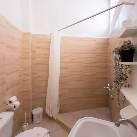 Minimalist Urban Apt Near Port Piraeus Exterior photo