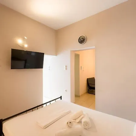 Minimalist Urban Apt Near Port Piraeus Exterior photo